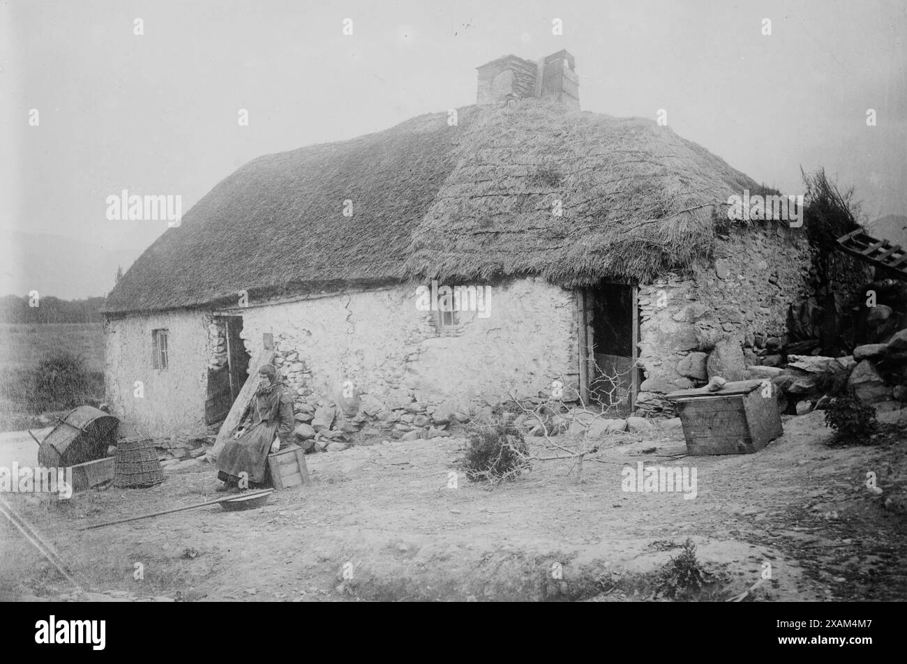 Casa contadina -- Killarney, tra c1910 e c1915. Foto Stock
