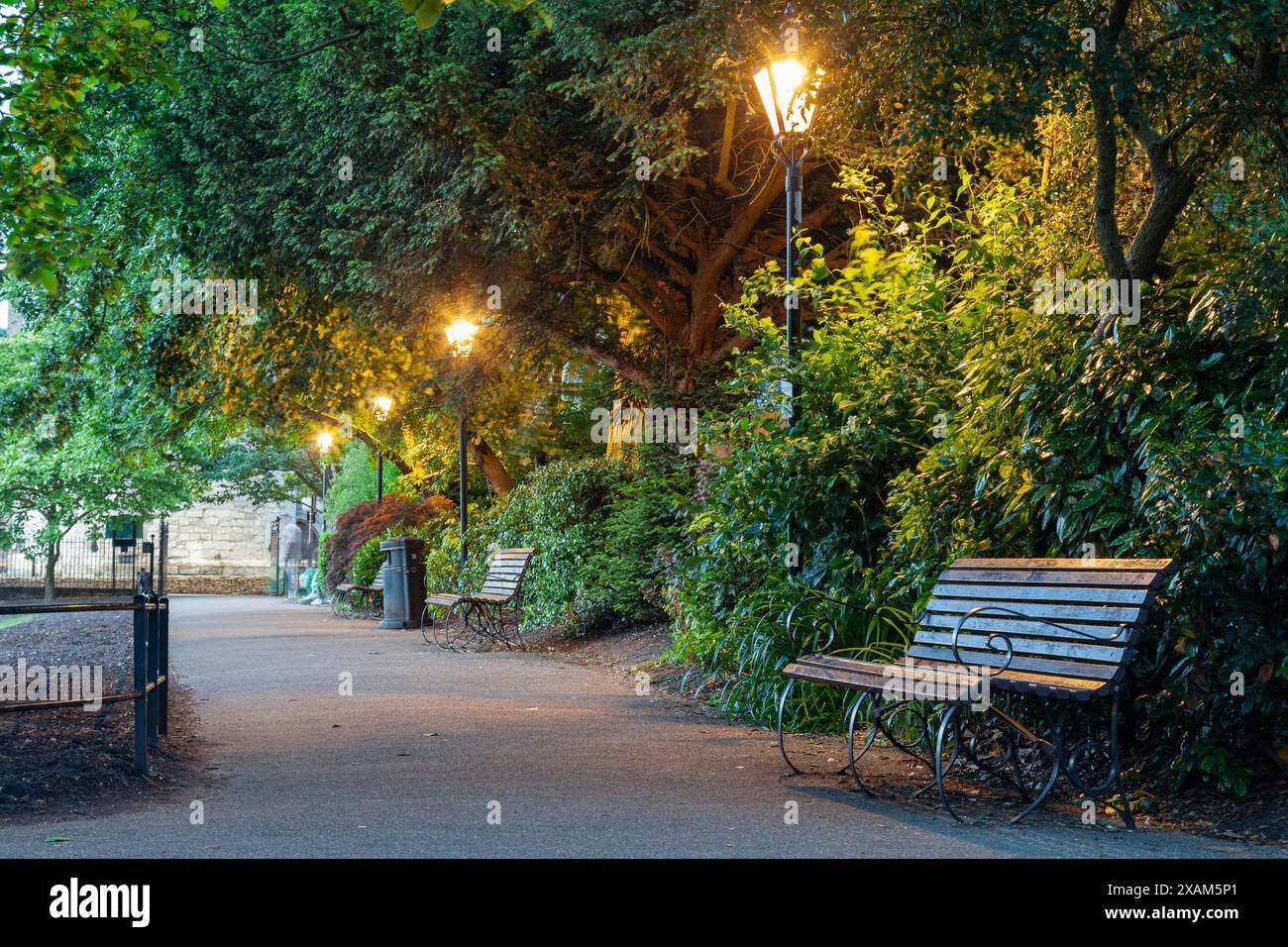 Serata ai Westgate Gardens nel centro di Canterbury, Inghilterra. Foto Stock