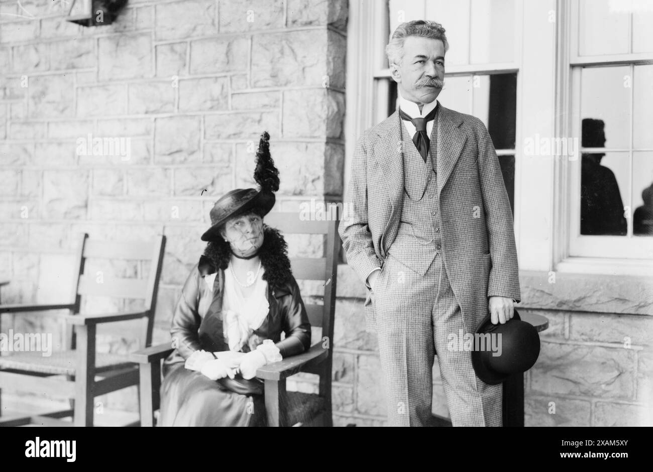 Da Gama &amp; moglie, 1914 anni. Mostra Domi&#xb4;cio da Gama (1862-1925) l'ambasciatore brasiliano negli Stati Uniti con sua moglie alla Niagara Peace Conference del 1914. Foto Stock