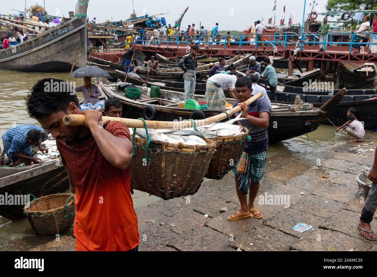 7-giugno-2024-cox-s-bazar-chittagong-bangladesh-i-pescatori