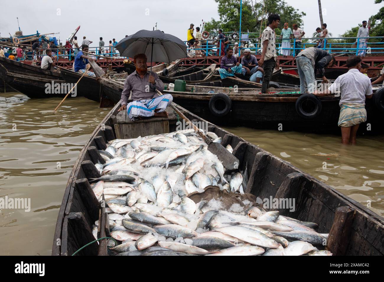 7-giugno-2024-cox-s-bazar-chittagong-bangladesh-i-pescatori