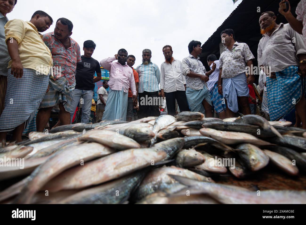 7-giugno-2024-cox-s-bazar-chittagong-bangladesh-i-pescatori
