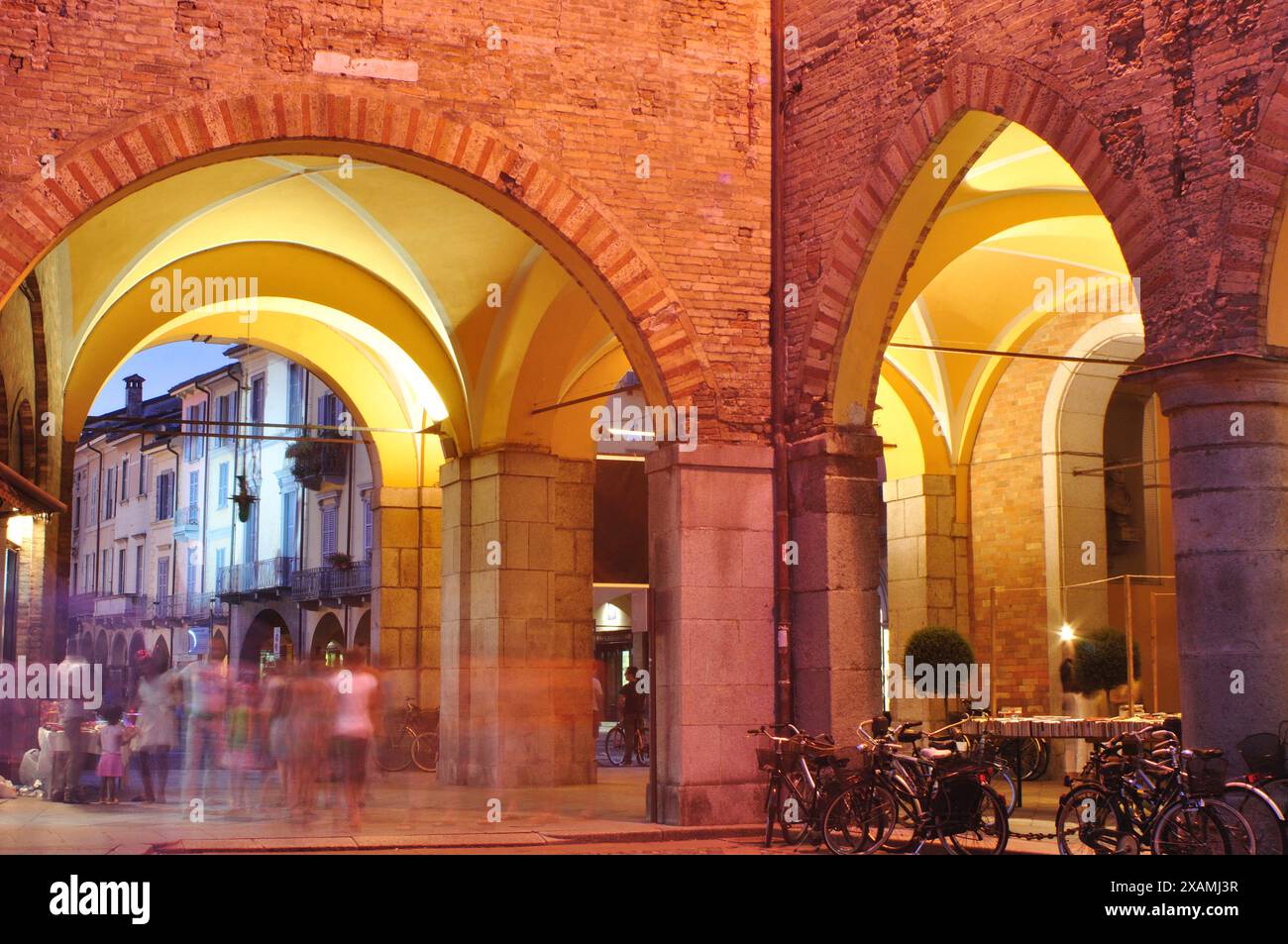 L'Italia, Lombardia, Lodi, Piazza Broletto, Palazzo Broletto, Municipio Foto Stock