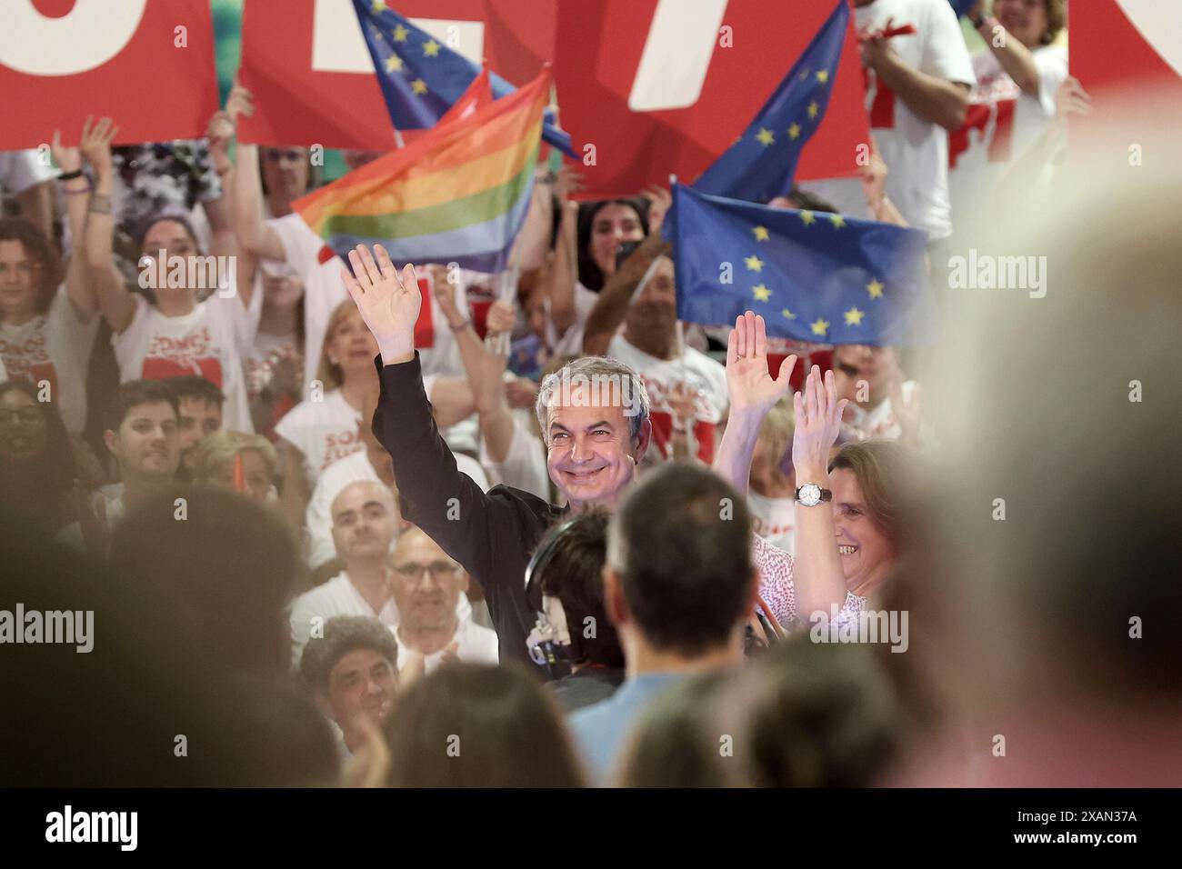 Madrid, spagnolo. 7 giugno 2024. Madrid, Regno di Spagna; 06.07.2024.- Zapatero Pedro Sánchez, presidente della Spagna, chiude la campagna elettorale del Partito Socialista Operaio spagnolo (PSOE) nella città di Fuenlabrada, Madrid. Il presidente del governo Pedro Sánchez, insieme all'ex presidente José Luis Rodríguez e alla candidata Teresa Ribera, alla chiusura della campagna PSOE a Fuenlabrada per l'elezione dei deputati al Parlamento europeo merito: Juan Carlos Rojas/dpa/Alamy Live News Foto Stock