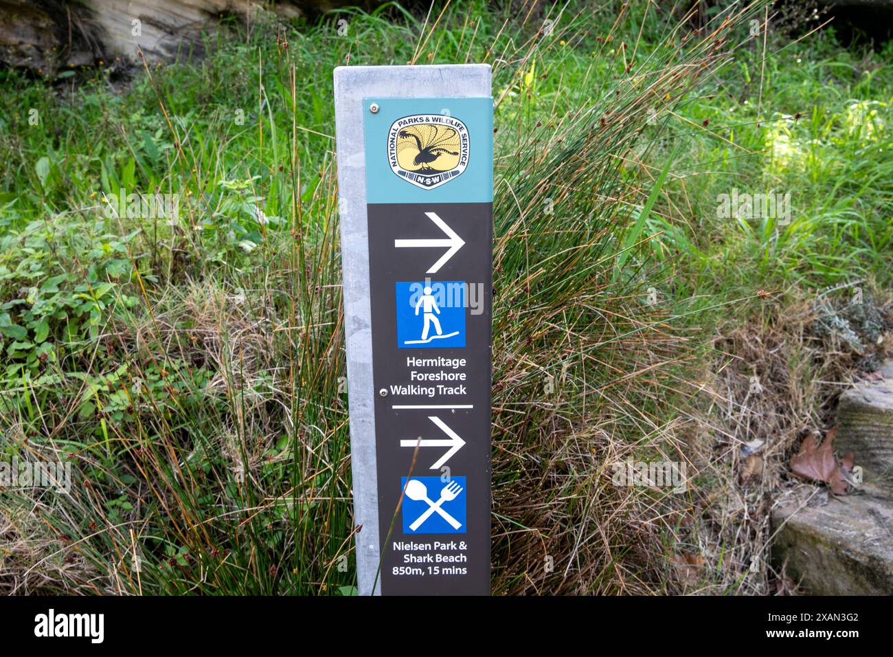 Parco nazionale del porto di Sydney, cartelli dei parchi nazionali sulla passeggiata costiera dell'Hermitage a Vaucluse, sobborghi orientali di Sydney, NSW, Australia Foto Stock