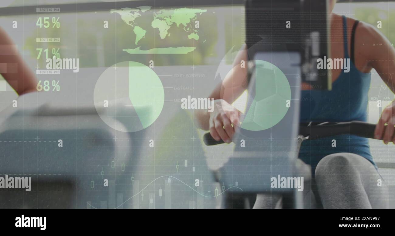 Immagine dell'elaborazione dei dati su tre donne caucasiche che praticano il canottaggio in palestra Foto Stock