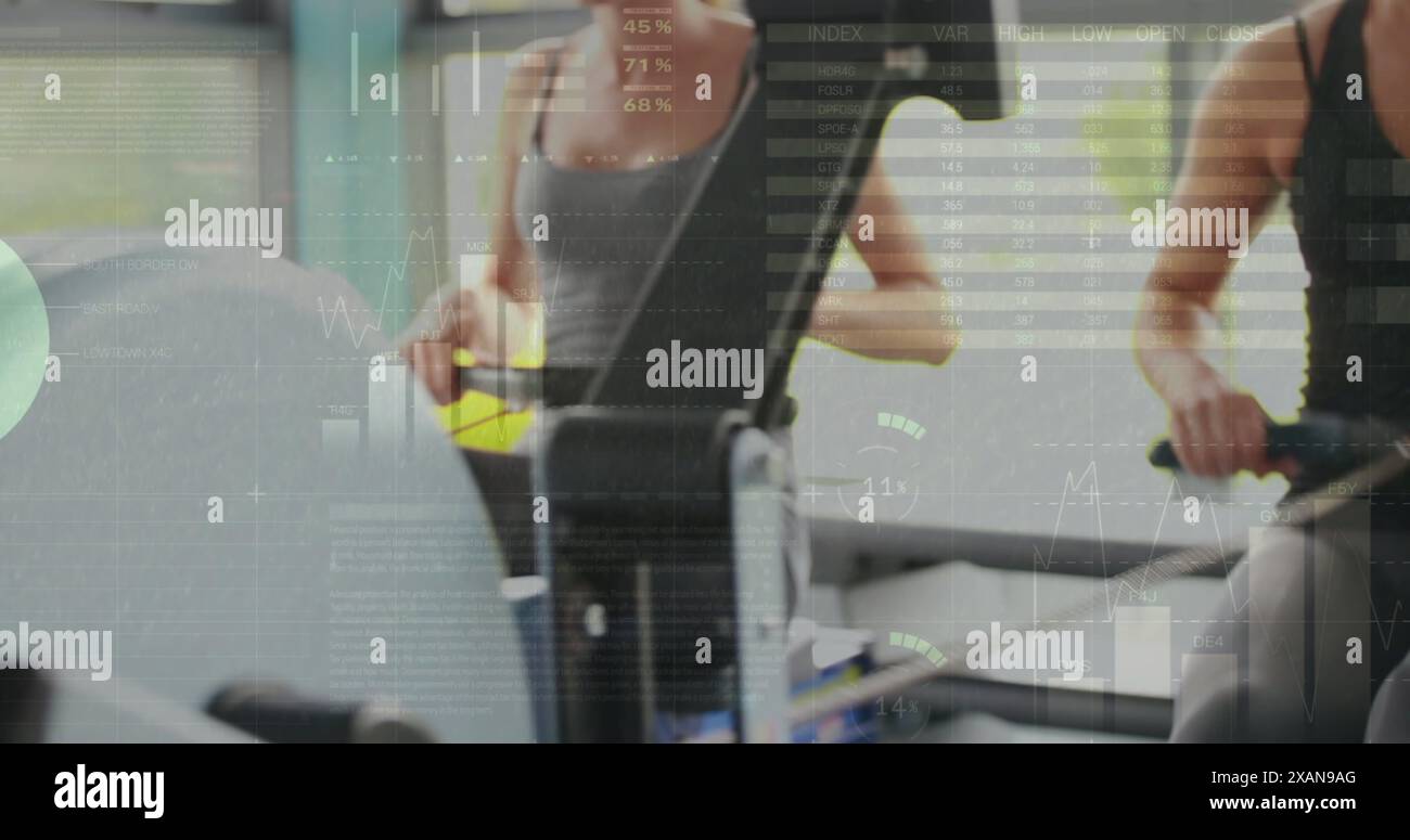 Immagine dell'elaborazione dei dati su tre donne caucasiche che praticano il canottaggio in palestra Foto Stock