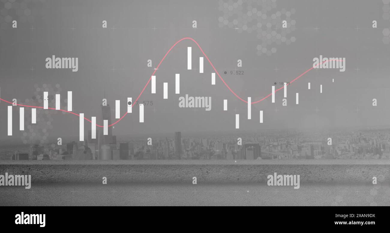 Un balcone che si affaccia su una grande città con immagini di elaborazione dei dati finanziari in primo piano Foto Stock