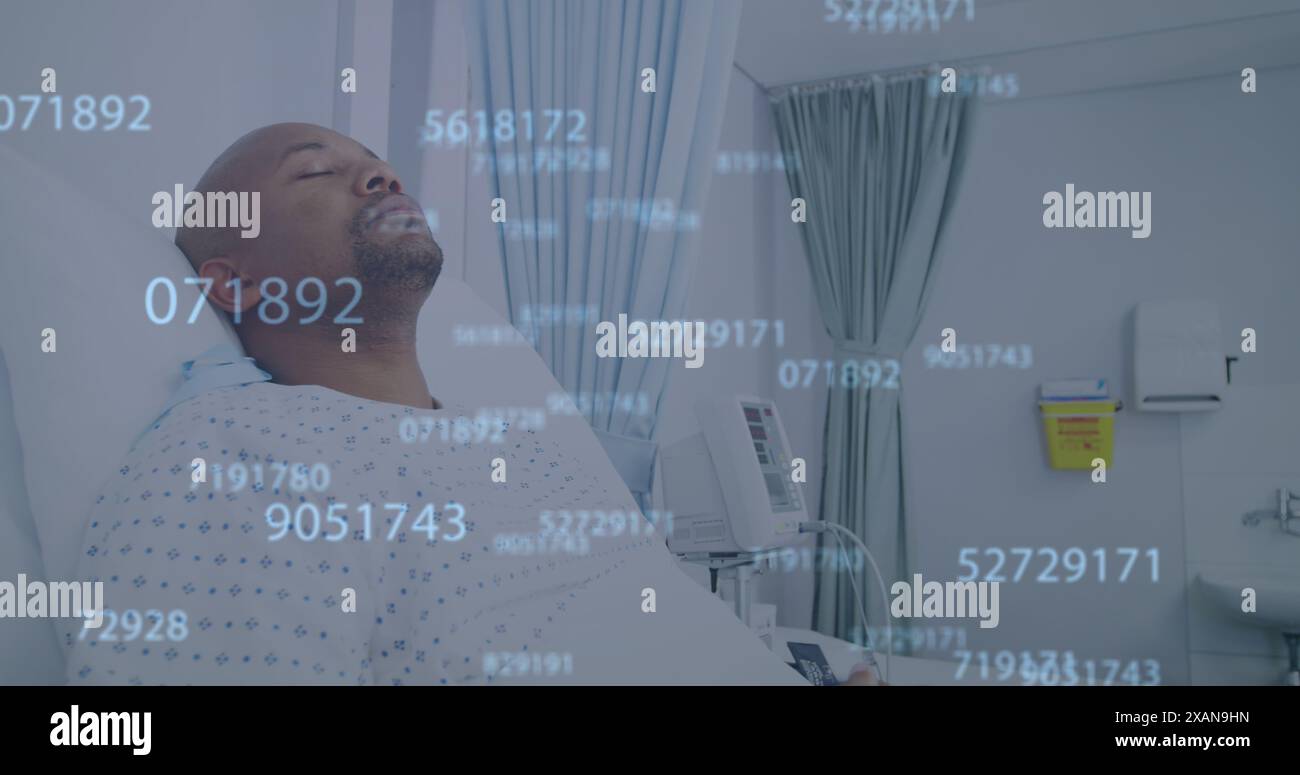 Immagine di numeri che elaborano sopra medico caucasico che prende appunti Foto Stock