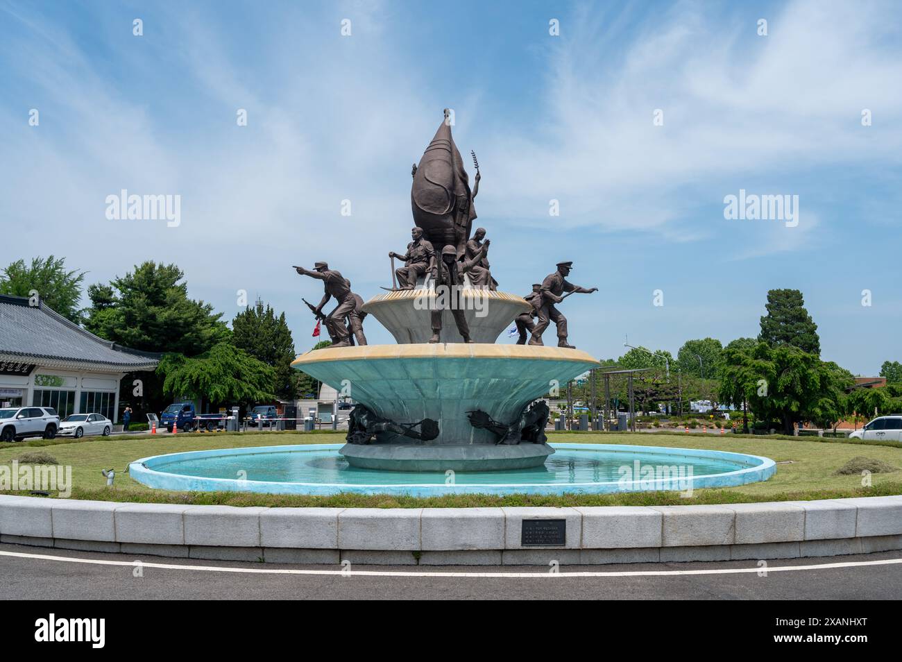 Seoul, Corea del Sud - giugno 2024: Fontana della fedeltà di fronte al cimitero nazionale di Seoul Foto Stock