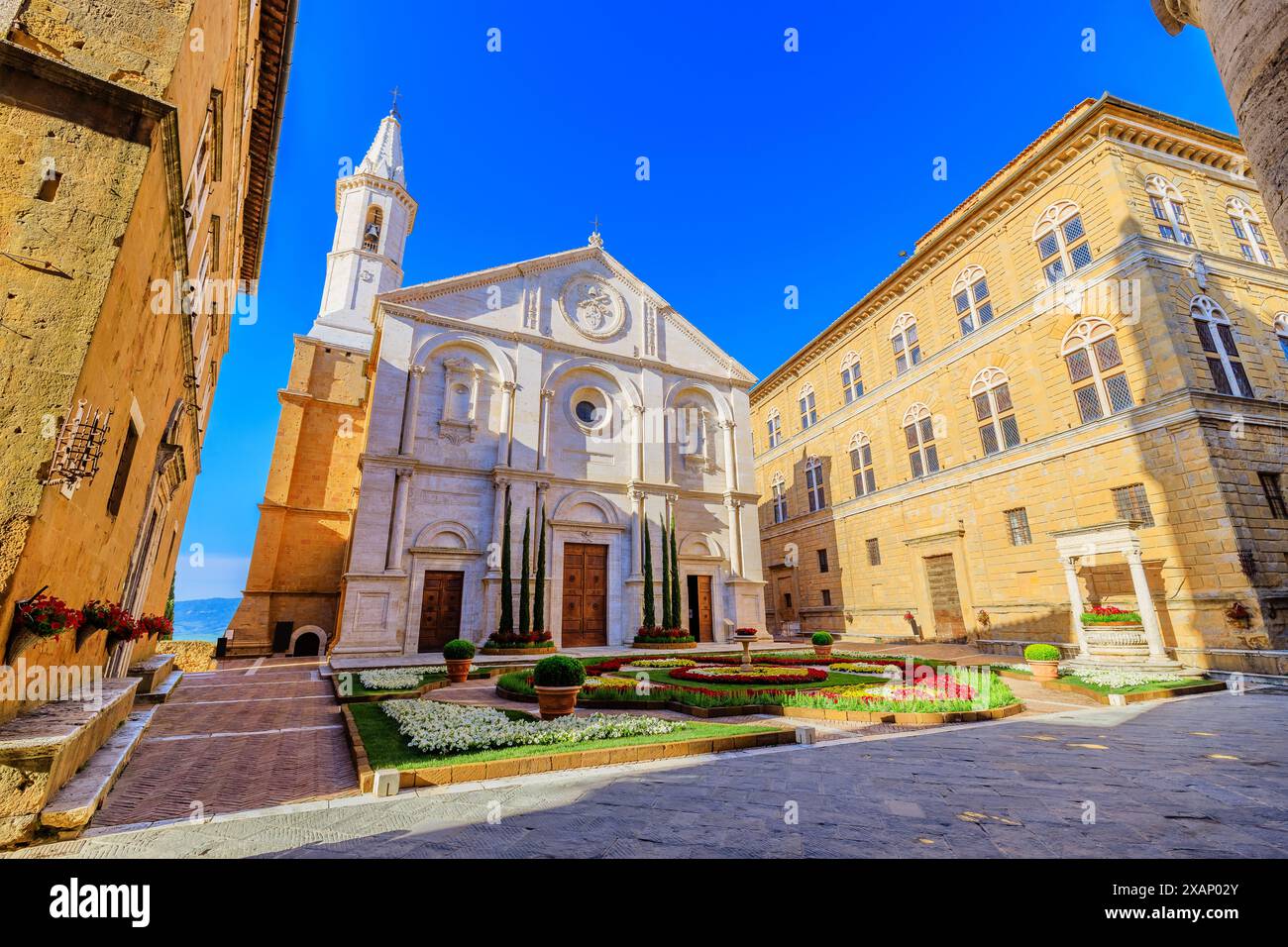 Toscana, Italia. Facciata del Duomo di Pienza, provincia di Siena. Foto Stock