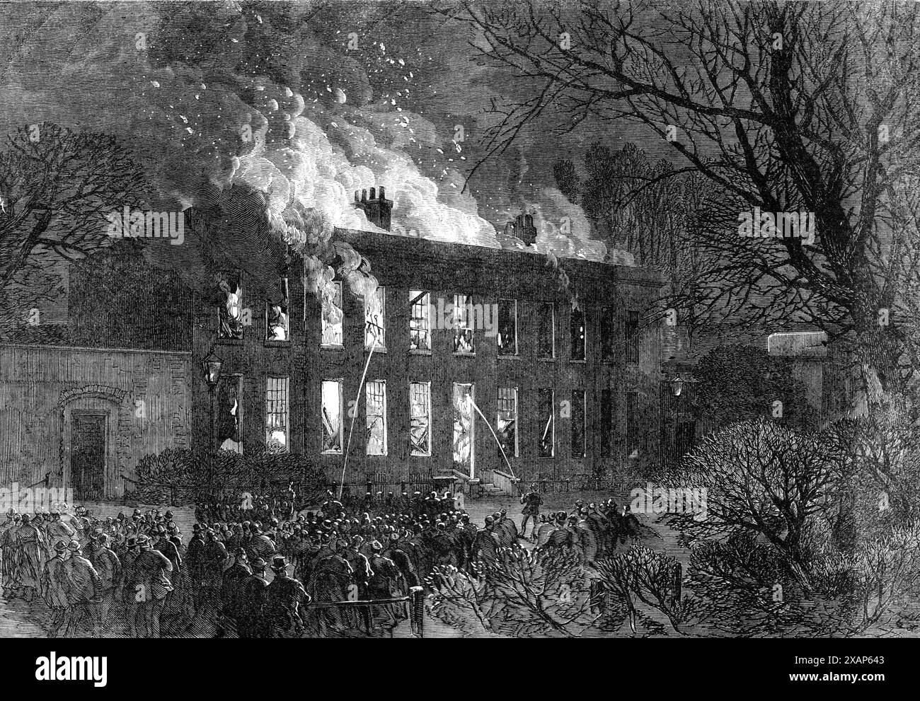 Fuoco al Royal Military College, Sandhurst, [Berkshire], 1868. 'fire...caused l'intera distruzione di un'ala dell'edificio. Fu scoperto per la prima volta... nell'ala sinistra degli alloggi degli ufficiali. Il campanello d'allarme è stato subito suonato... e sono stati fatti sforzi per spegnere le fiamme. I due motori appartenenti al college... sono stati trovati di pochissimo servizio, e un messaggero è stato inviato al campo di Aldershott per assistenza. Due motori antincendio... sono arrivati entro un'ora dall'allarme... si è scoperto che c'era solo acqua sufficiente per far funzionare un motore, ma Foto Stock