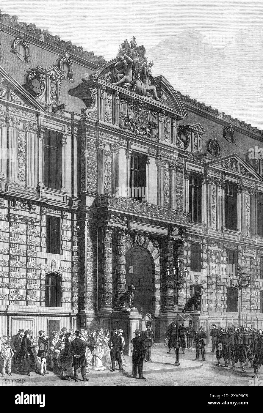 Nuovi edifici delle Tuileries [Palazzo, a Parigi]: La porta dell'Imperatore, 1869. "L'ingresso al cortile delle Tuileries era in precedenza posto quasi ai piedi del Pavilion de Flore: Attualmente si trova tra la sesta e la settima baia nella parte anteriore dell'edificio. È sormontato da un frontone curvato rotto ed è adornato da colonne abbracciate, eseguite nello stesso stile di quelle della porta delle scuderie imperiali sul lato della banchina. Il frontone è sormontato dalla prua di una nave, un trofeo di armi e alcune statue eseguite da M. Gruy&#xe8;re'. Il Palazzo delle Tuileries, dati Foto Stock