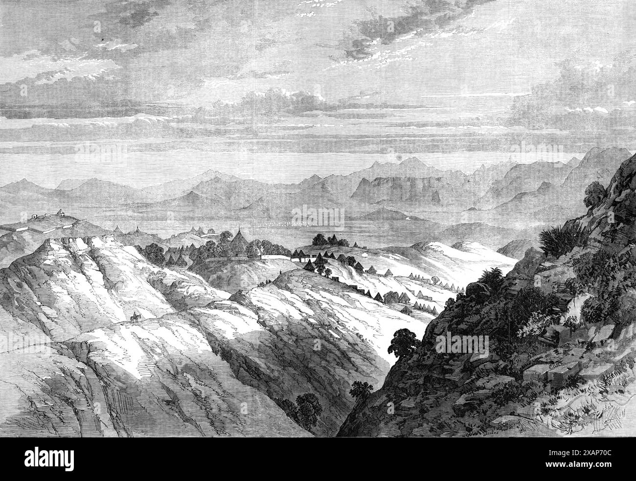 La spedizione Abissiniana: Veduta di Antalo, [Etiopia], 1868. Vista '...abbozzato da un punto a metà della collina sormontata dalla "Amba" [montagna ripida, con cima piatta]. Guarda verso sud, ed è delimitata dalla catena di alte montagne, a venti o venticinque miglia di distanza, verso il lago Ashangi, in cui si trova la strada per Magdala, che si snoda lungo la valle, e passando attraverso un paese molto duro, dove i nostri pionieri e ingegneri avranno un duro lavoro per aprire un passaggio per le pistole e i bagagli. Il campo britannico, essendo in pianura, a circa sei miglia da questo poin Foto Stock