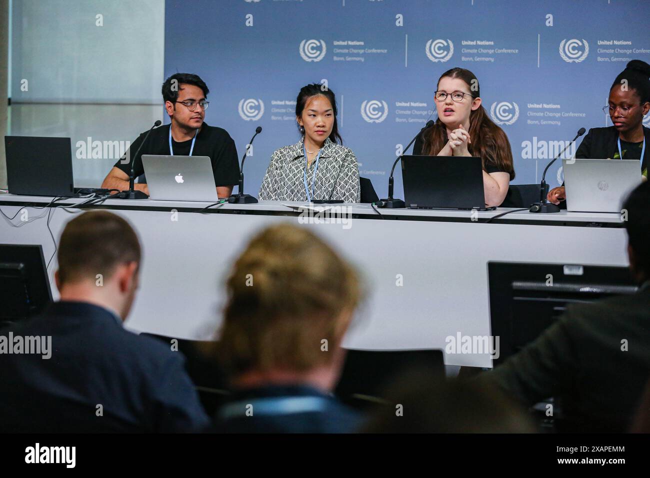 7 giugno 2024, Bonn, Germania, Germania: CATERINA FELICIA BITTENDORF, Plant for the Planet Foundation parla in una conferenza stampa, YOUNGO: Mettere in evidenza le esigenze chiave dei bambini e dei giovani, durante la prima settimana della conferenza SB60 sui cambiamenti climatici. La gioventù è un grande obiettivo in quanto le generazioni future sembrano sempre più preoccupate dall'aumento delle temperature climatiche e dall'aumento economico della vita di base, esprimendo che i sistemi sono vecchi e devono essere rinnovati. SB 60 è la preparazione principale per l'evento COP29 che si terrà a Baku, Azerbaigian, nel mese di novembre di quest'anno. (Immagine di credito: © Bianca Otero/Z C Foto Stock