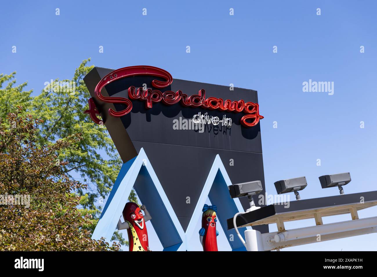 Uperdawg Drive-in è un ristorante drive-in a conduzione familiare, fondato nel 1948, con due sedi e uno dei più antichi drive-in operativi Foto Stock