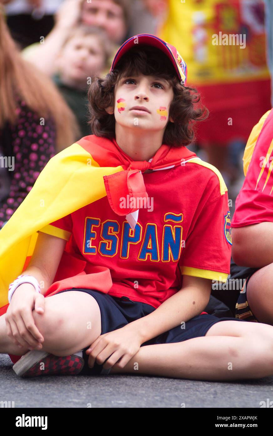 Vienna, Austria. 15 giugno 2008. Il 13° Campionato europeo di calcio (ufficialmente UEFA EURO 2008) si è svolto dal 7 al 29 giugno 2008 in Austria e Svizzera. Visione pubblica a Vienna al Rathausplatz con i tifosi della nazionale spagnola Foto Stock