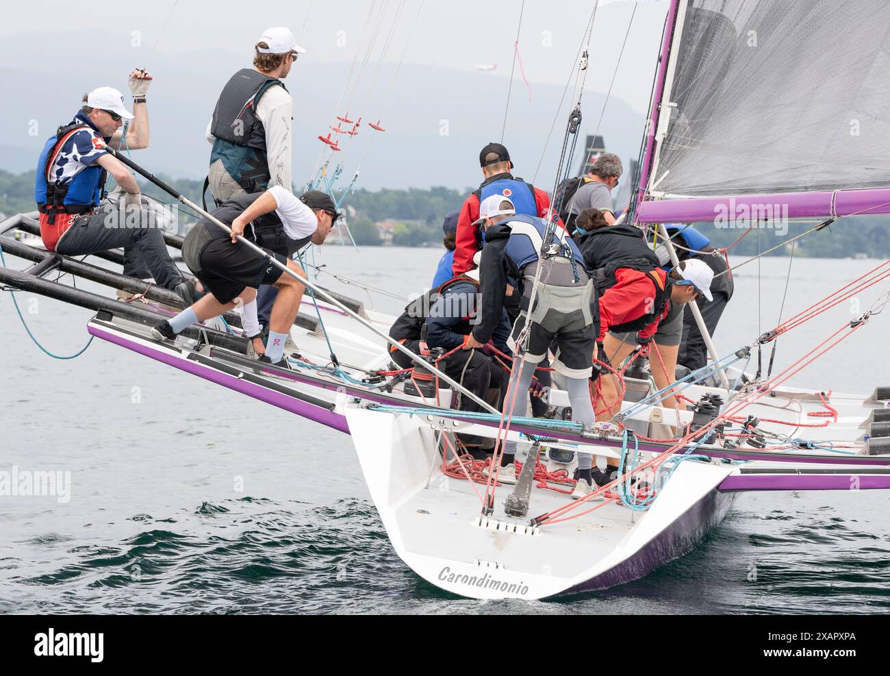 Ginevra Svizzera, 06/08/2024: Carondimonio saltato da Gauvain Ramseier poco prima dell'orario di partenza della regata di Ginevra-Rolle-Ginevra. La regata Ginevra-Rolle-Ginevra, la più importante prima del Bol D'Or Mirabaud, si svolse nel lago di Ginevra. (Foto di Patrick Dancel/Alamy Foto Stock