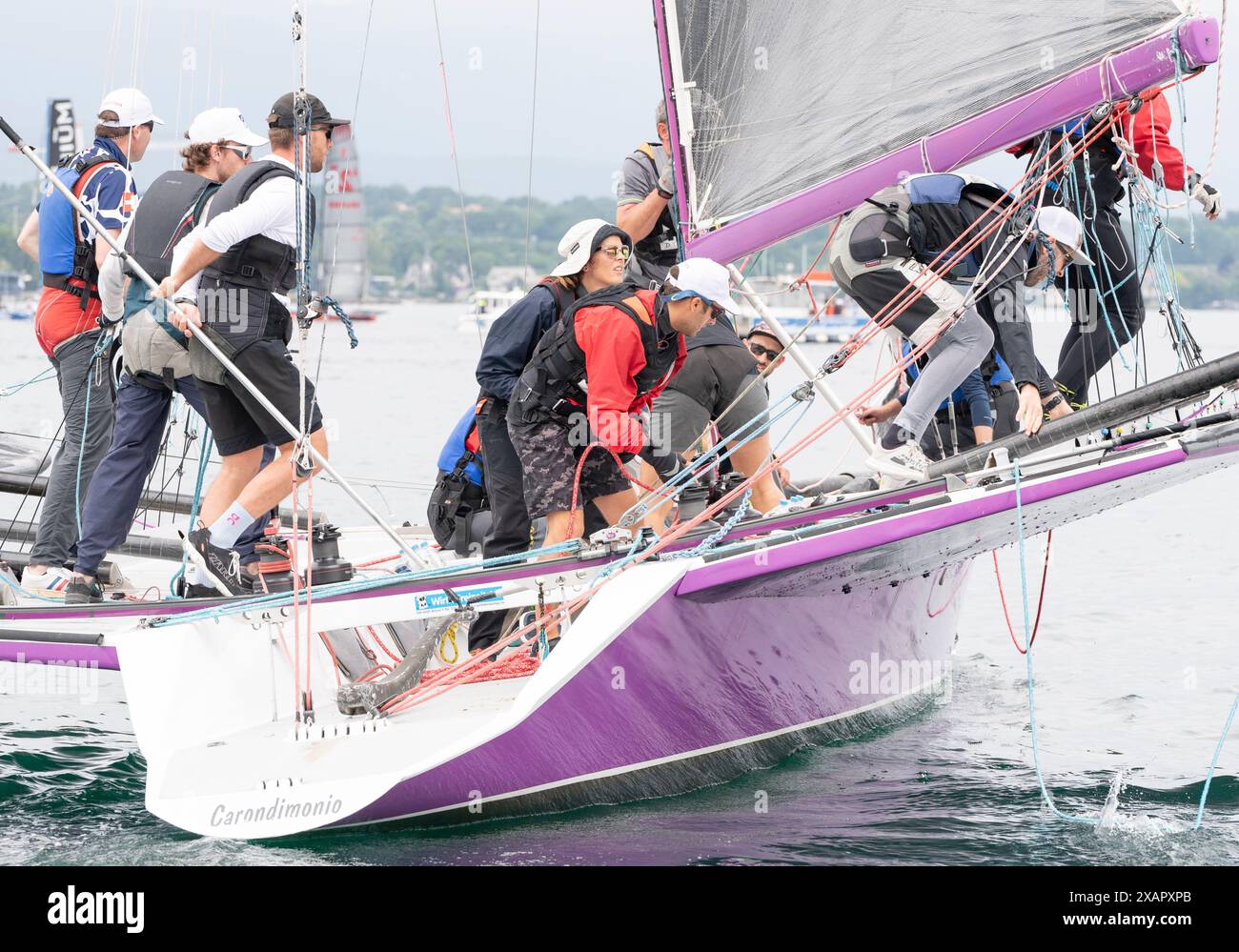 Ginevra Svizzera, 06/08/2024: Carondimonio saltato da Gauvain Ramseier poco prima dell'orario di partenza della regata di Ginevra-Rolle-Ginevra. La regata Ginevra-Rolle-Ginevra, la più importante prima del Bol D'Or Mirabaud, si svolse nel lago di Ginevra. (Foto di Patrick Dancel/Alamy Foto Stock
