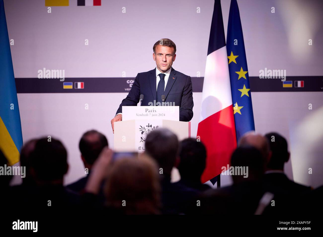 Praesident Wolodymyr Selenskyj zu Besuch in Frankreich Emmanuel Macron haelt eine Rede. Praesident Wolodymyr Selenskyj trifft Emmanuel Macron. Praesident Wolodymyr Selenskyj zu Besuch a Frankreich AM 07.06.2024, visita ufficiale del presidente dell'Ucraina in Francia, foto:Ufficio presidenziale dell'Ucraina via SVEN SIMON Fotoagentur GmbH & Co Pressefoto KG Prinzess-Luise-Str. 41 45479 M u e l h e i m / R u h r Tel. 0208/9413250 Fax. 0208/9413260 GLS Bank BLZ 430 609 67 KTO. 4030 025 100 IBAN DE75 4306 0967 4030 0251 00 BIC GENODEM1GLS www.svensimon.net Parigi Frankreich *** Presidente Volodymyr Foto Stock