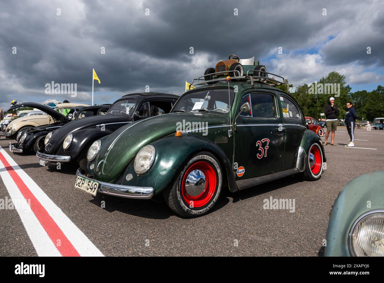 Bug Run al Mantorp Park, Mantorp, Svezia, durante il sabato. Gli appassionati di VW provenienti da tutta la Svezia si riuniscono alla Bug Run, che celebra i 40 anni di quest'anno, qui le persone incontrano coleotteri VW, autobus e altri modelli VW classici. Foto Stock