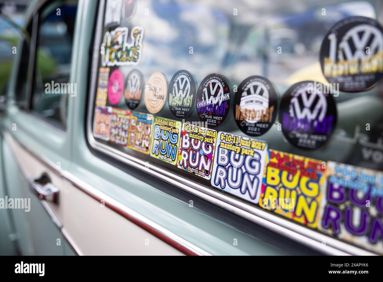 Bug Run al Mantorp Park, Mantorp, Svezia, durante il sabato. Gli appassionati di VW provenienti da tutta la Svezia si riuniscono alla Bug Run, che celebra i 40 anni di quest'anno, qui le persone incontrano coleotteri VW, autobus e altri modelli VW classici. Foto Stock