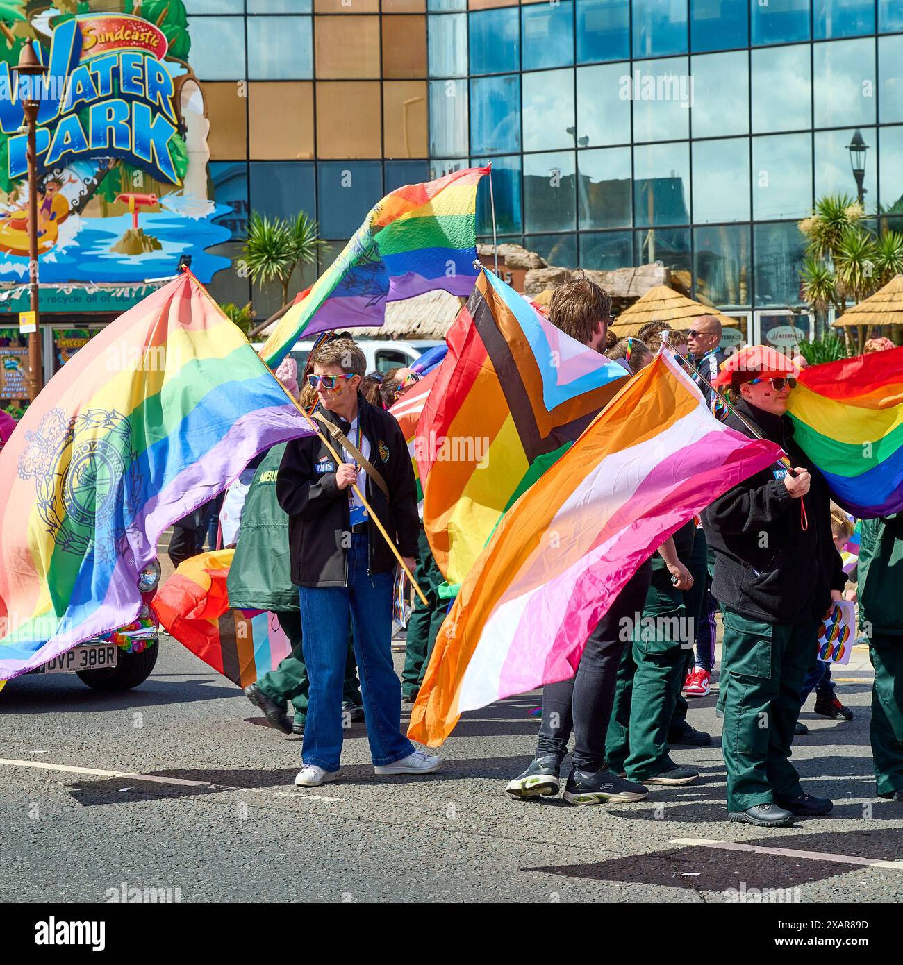 Sfilata Pride lungo la Blackpool Promenade 2024 Foto Stock