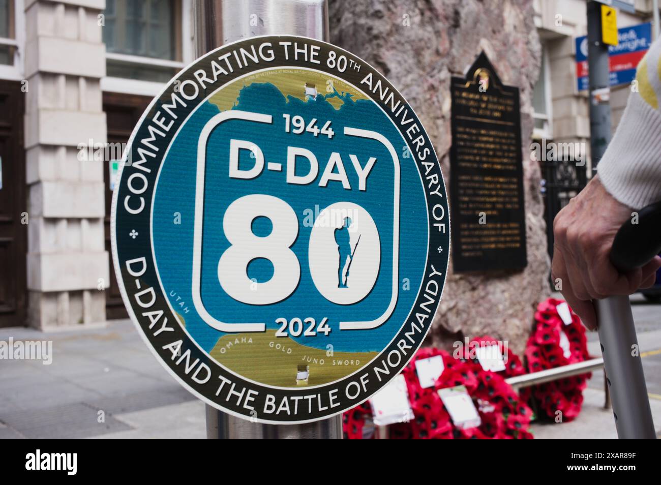Giorno D. 80° anniversario. Targa commemorativa a High Street Newport, Galles del Sud. Foto Stock