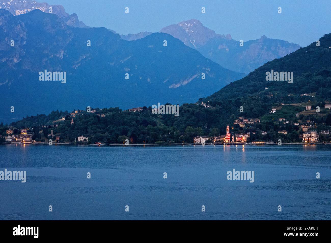 Chiesa di San Giovanni sul Lago di Como Lombardia Italia Foto Stock