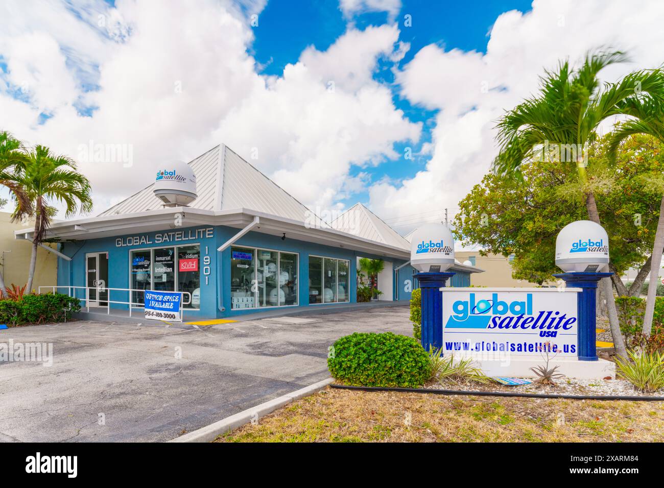 Fort Lauderdale, Florida, Stati Uniti - 8 giugno 2024: Global satellite USA. Business che fornisce soluzioni di comunicazione per yacht Foto Stock