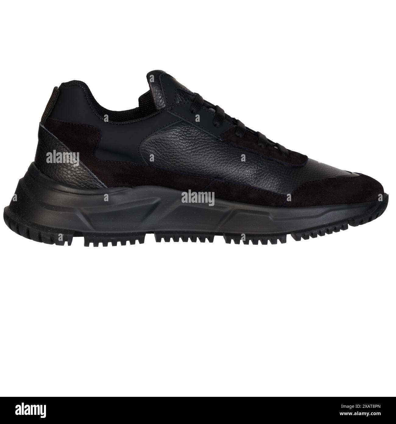 Sneaker nere in pelle con suola Chunky Foto Stock