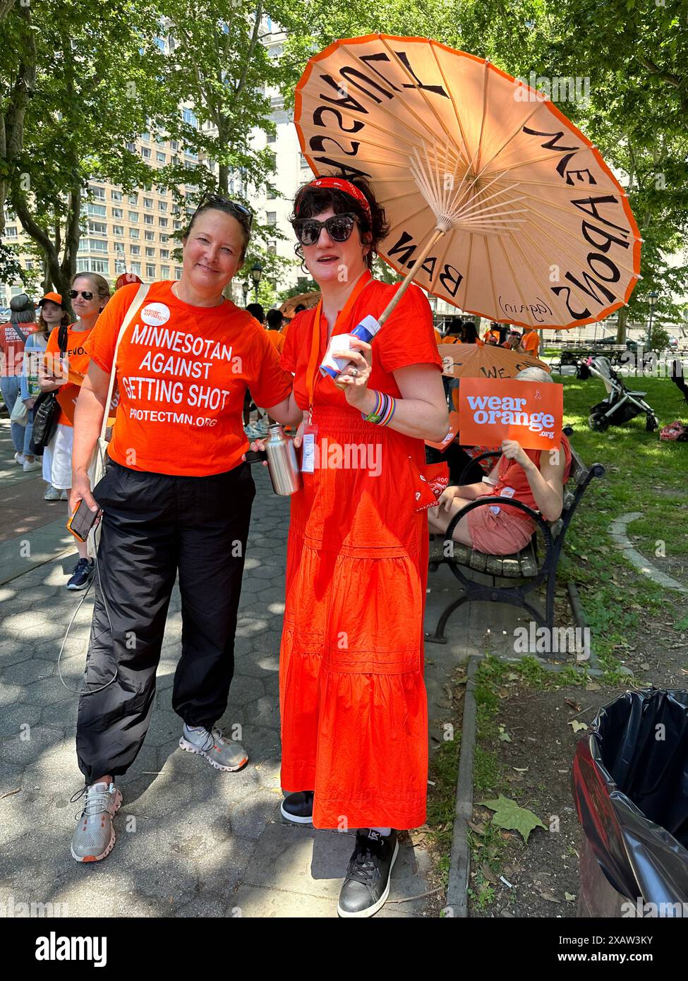 New York, N.Y. - 1 giugno 2024: Moms Demand Action e i gruppi alleati tengono una manifestazione di violenza End Gun a Foley Square a Lower Manhattan come parte del Gun Violence Awareness Month. Foto Stock