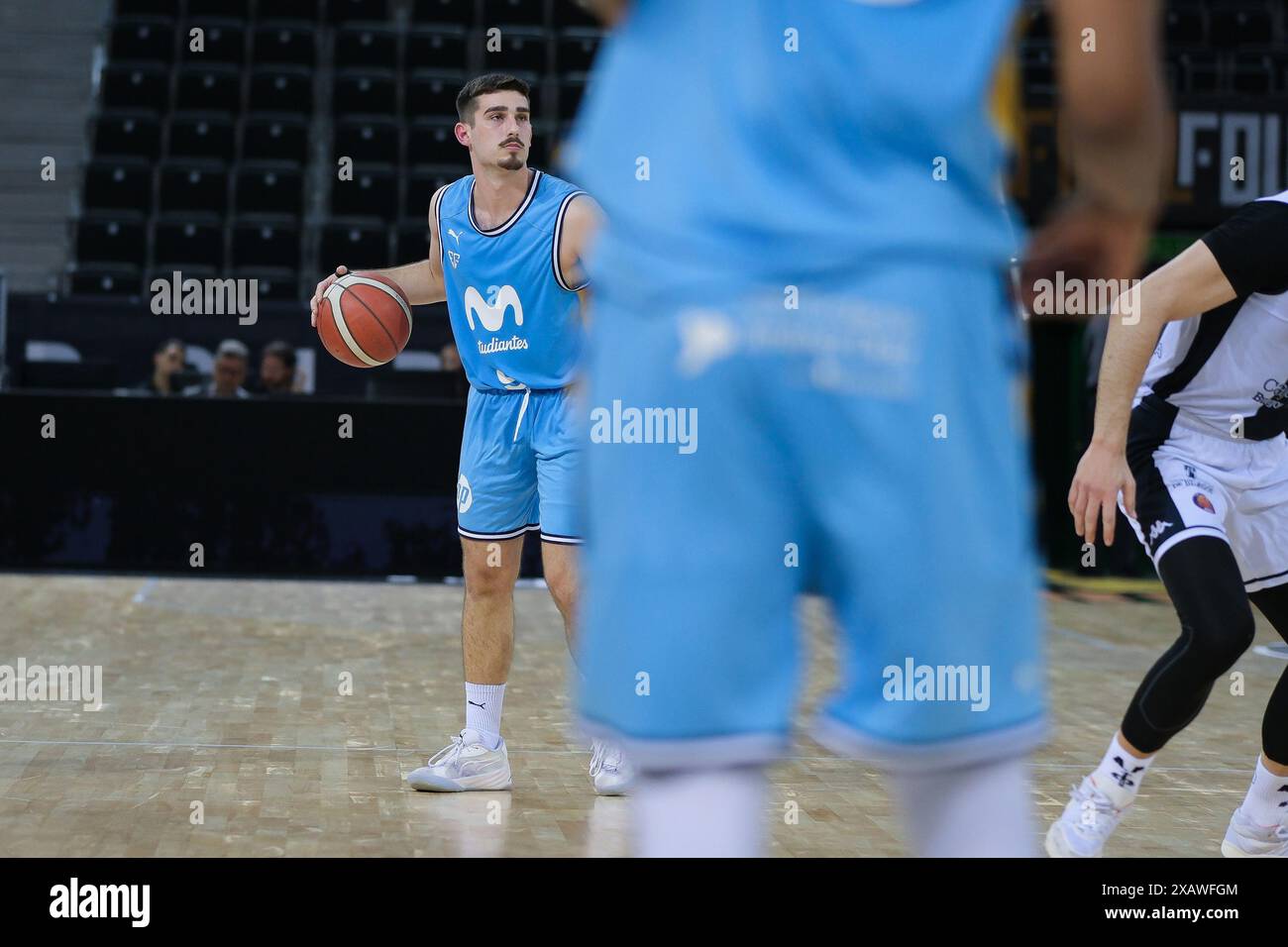 Madrid, Spagna. 9 giugno 2024. Movistar Estudiantes giocatore in azione durante Final Four LEB Oro 2024 match tra Movistar Estudiantes e Burgos alla MadridArena 8 giugno 2024 a Madrid, Spagna (foto di Oscar Gonzalez/Sipa USA) crediti: SIPA USA/Alamy Live News Foto Stock