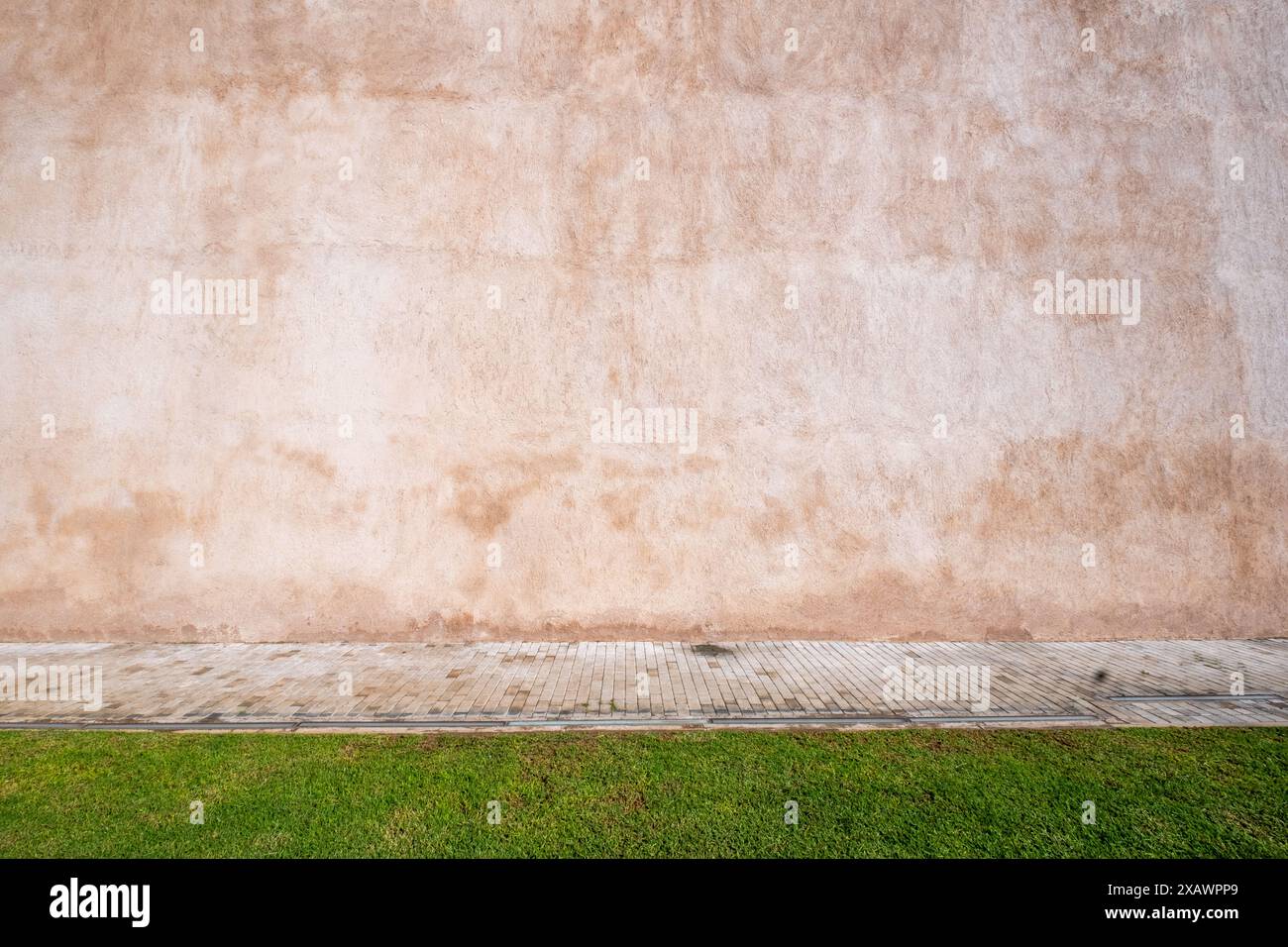 Dettaglio dell'esterno del muro pulito della Kasbah degli Oudayas a Rabat, Marocco. La città è un sito patrimonio dell'umanità dell'UNESCO Foto Stock