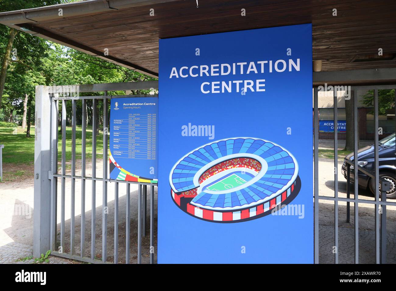 Berlino, Germania - 7 giugno 2024: Centro di accreditamento della UEFA EURO 2024 sull'Olympiastadion (Stadio Olimpico) di Berlino. Il torneo UEFA EURO 2024 inizia il 14 giugno 2024 Foto Stock