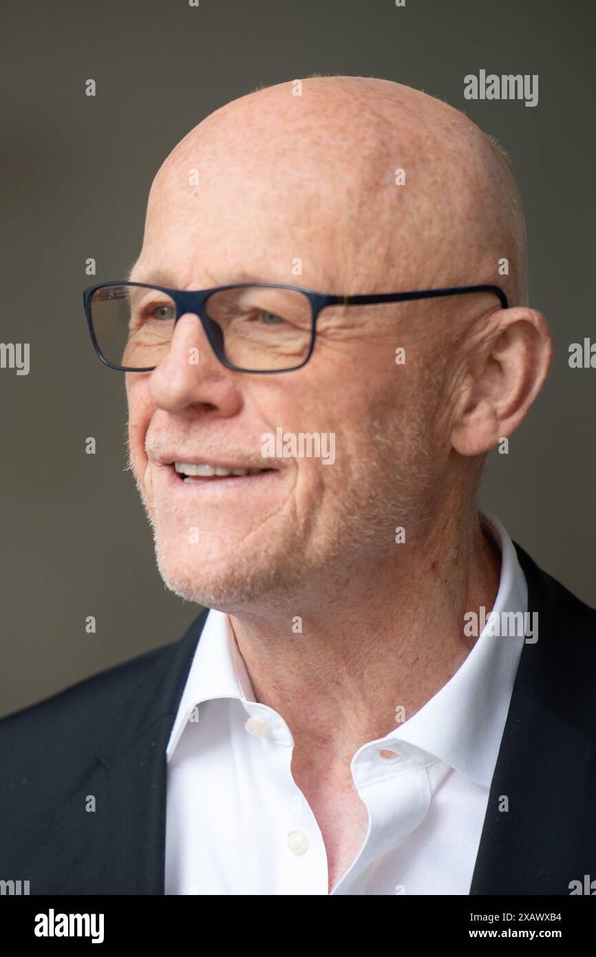 Londra, Regno Unito. 9 giugno 2024. John Caudwell lascia la BBC Broadcasting House dopo essere apparso su "Sunday with Laura Kuenssberg". Credito: Justin ng/Alamy Live News Foto Stock