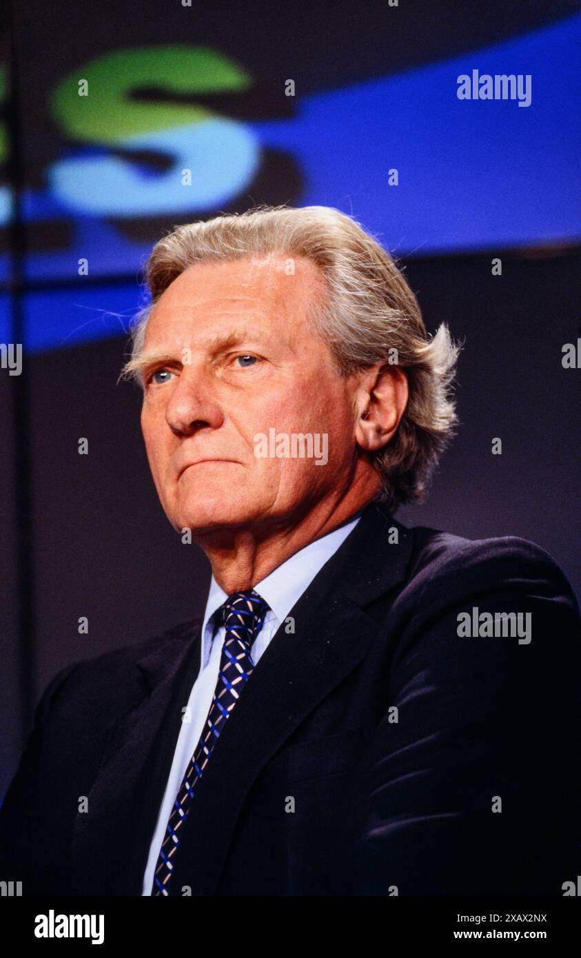 Michael Heseltine si rivolge ai media in una conferenza stampa del Partito Conservatore durante la campagna elettorale generale del 1997. Conservative Central Office, Londra, Regno Unito. 30 aprile 1997 Foto Stock