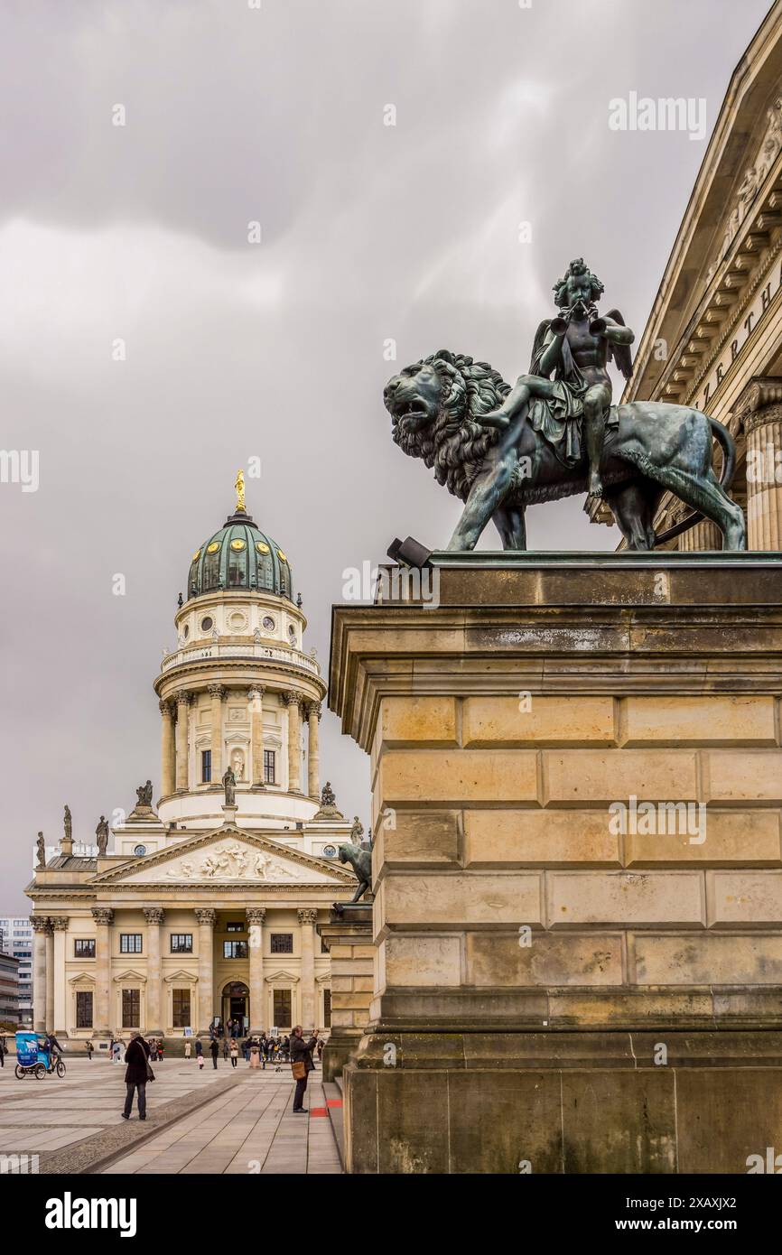 Konzerthaus e Deutscher Dom (cattedrale tedesca). Gendarmenmarkt (mercato di Gendarmes) . Berlino, Germania, europa Foto Stock