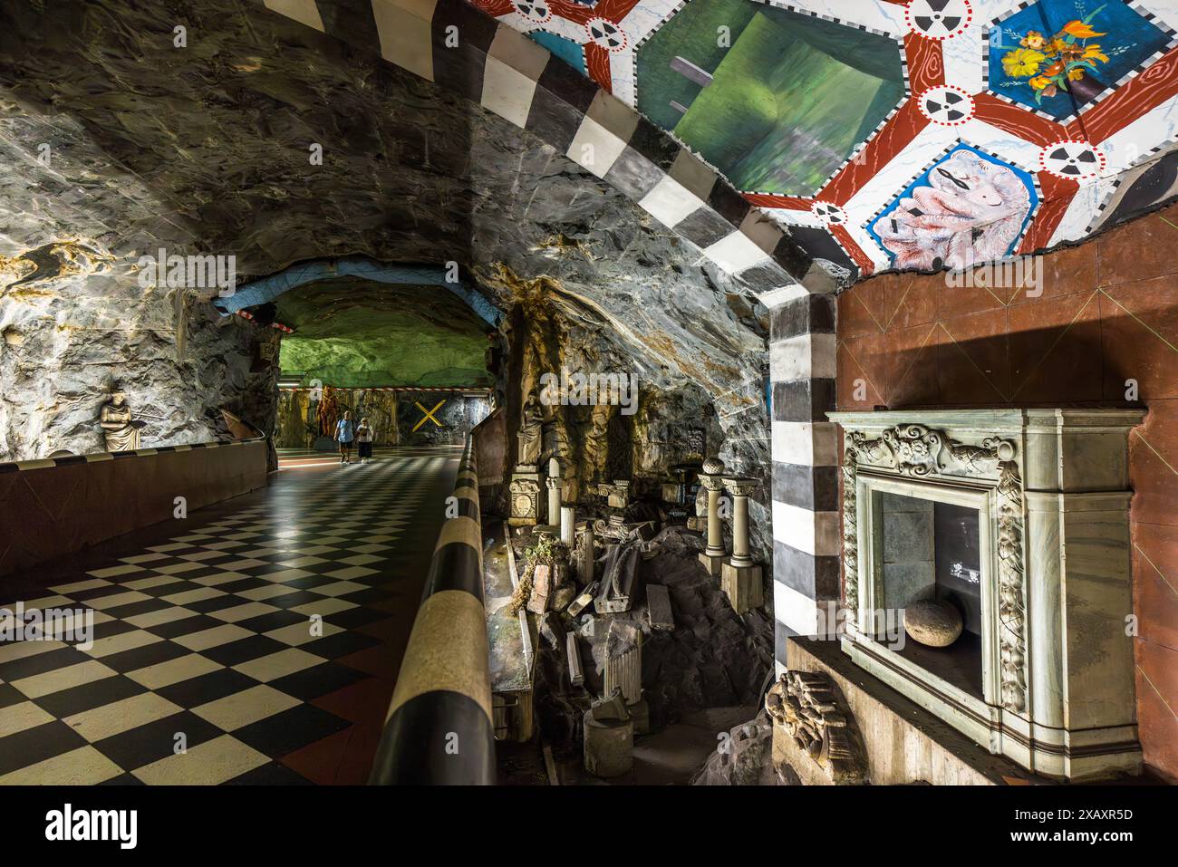 La metropolitana di Stoccolma, la stazione della metropolitana "il Giardino del Re" di Kungsträdgården, capolinea della linea blu nella città vecchia, è una delle più belle stazioni con reperti originali del Palazzo Makalös, bruciato nel 1825. Fermata del tram Kungsträdgården, Stoccolma, Svezia. L'arte della metropolitana di Stoccolma è un buon esempio di come gli spazi pubblici possano essere trasformati in gallerie d'arte Foto Stock