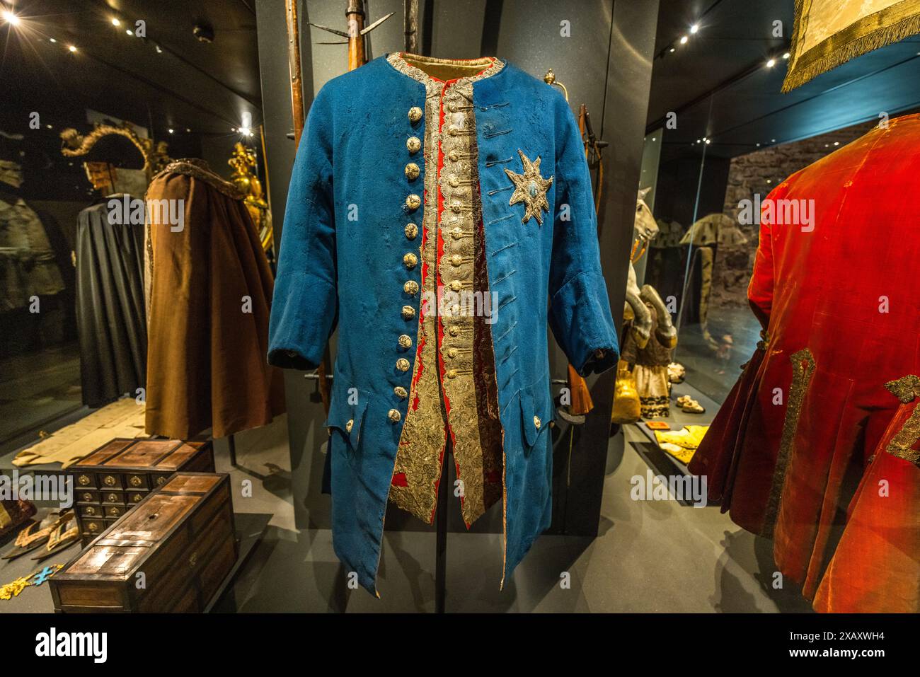 Il Royal Armoury (Livrustkammaren) museo reale con 500 anni di armi e armature, oltre a sontuose carrozze reali e mostre di moda. Skeppsbron, Stoccolma, Svezia Foto Stock