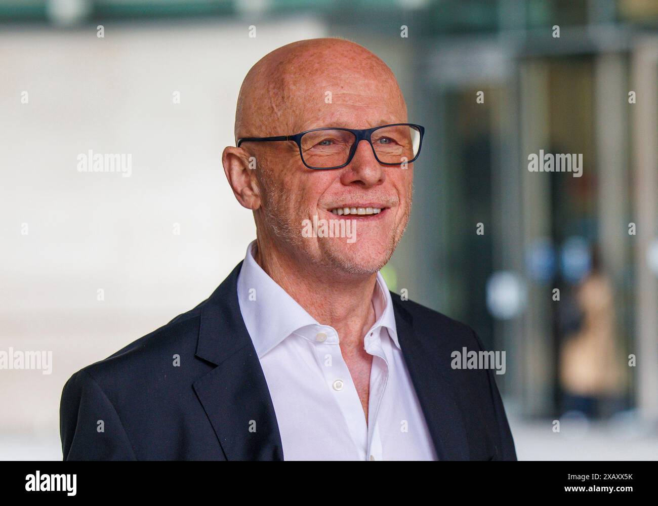 Londra, Regno Unito. 9 giugno 2024. Un uomo d'affari miliardario, John Caudwell, alla BBC per domenica con Laura Kuenssberg. Lui che ha fondato l'ormai defunto rivenditore di telefoni cellulari telefoni 4u. Investe anche nella moda, proprietà e altre industrie, e presiede anche Caudwell LymeCo, promuovendo le credenze croniche della malattia di Lyme nel Regno Unito. Crediti: Mark Thomas/Alamy Live News Foto Stock