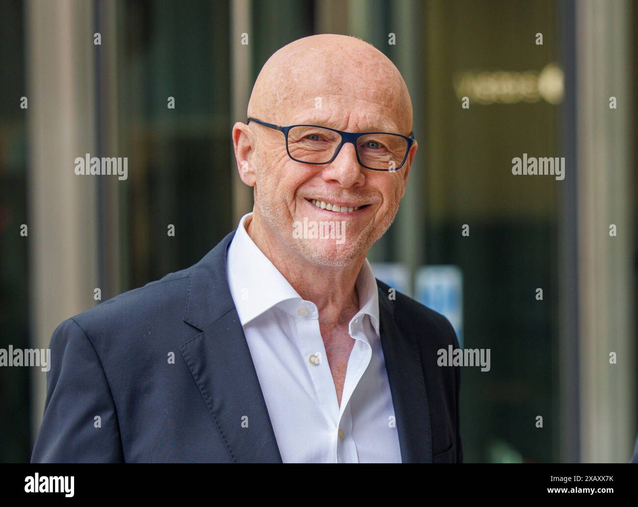 Londra, Regno Unito. 9 giugno 2024. Un uomo d'affari miliardario, John Caudwell, alla BBC per domenica con Laura Kuenssberg. Lui che ha fondato l'ormai defunto rivenditore di telefoni cellulari telefoni 4u. Investe anche nella moda, proprietà e altre industrie, e presiede anche Caudwell LymeCo, promuovendo le credenze croniche della malattia di Lyme nel Regno Unito. Crediti: Mark Thomas/Alamy Live News Foto Stock