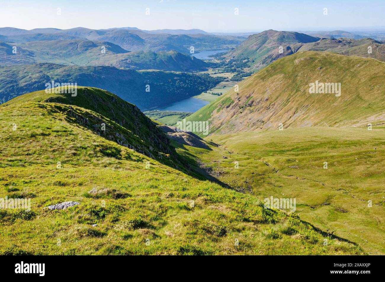 Vista da Caudale Moor verso Hartsop Dodd e Brithers Water a Patterdale nel Lake District inglese nel Regno Unito Foto Stock