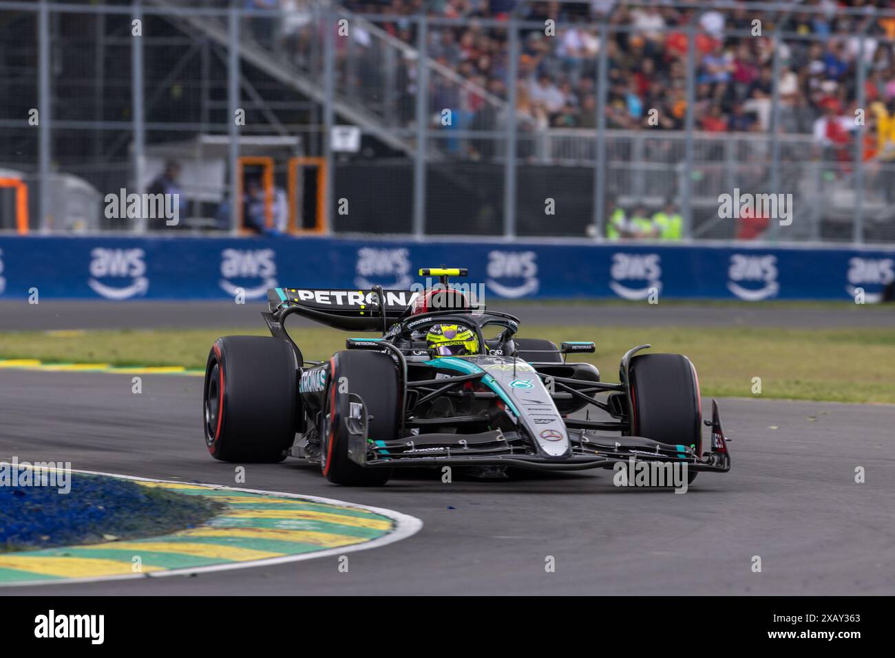 Montreal, Canada. 8 giugno 2024. Lewis Hamilton del Regno Unito alla guida della 44 Mercedes-AMG Petronas F1 Team W15 e Performance Mercedes, durante il GP du Canada, Formula 1, sul circuito Gilles Villeneuve. Crediti: Alessio Morgese// Emage / Alamy live news Foto Stock