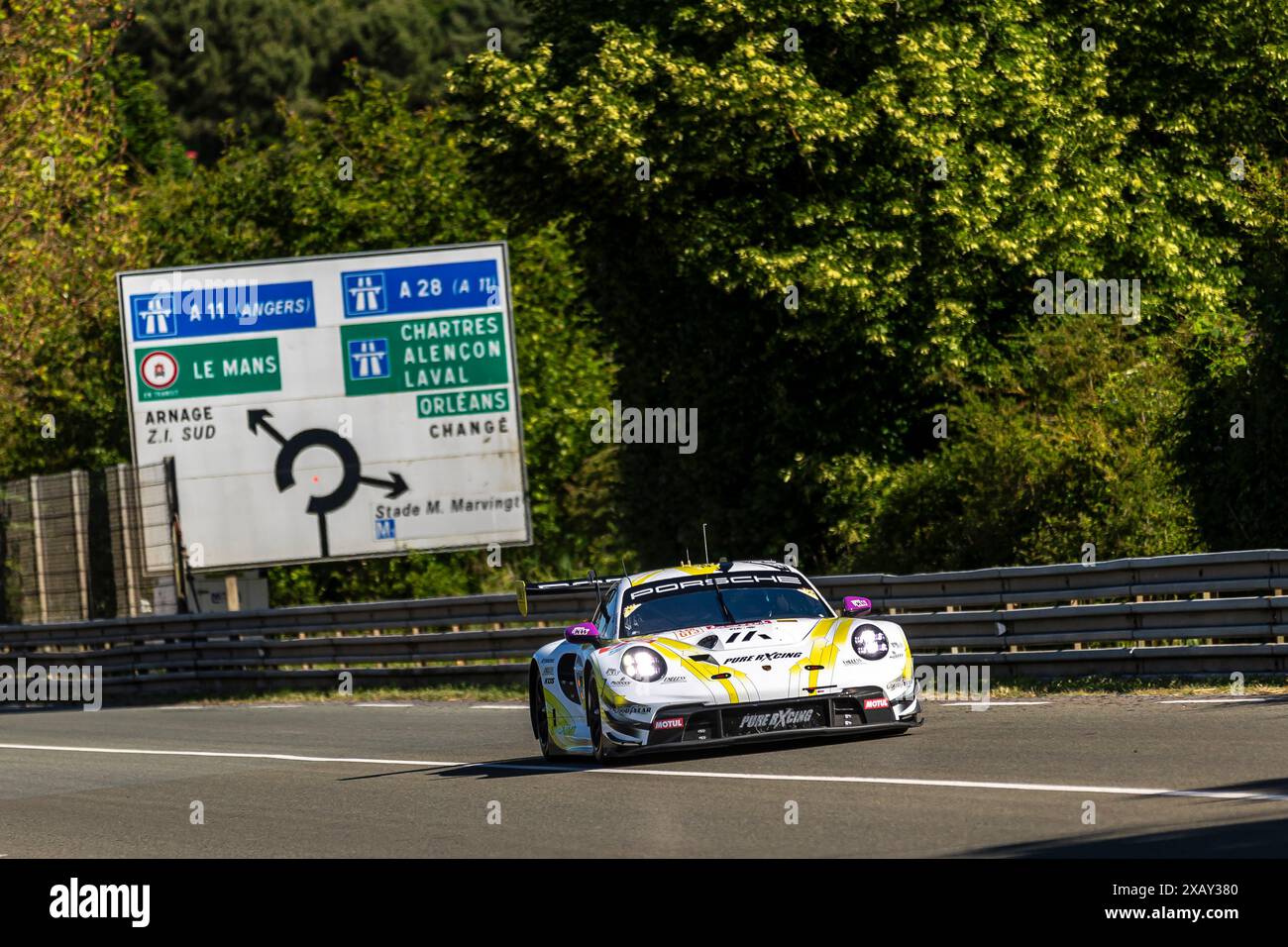 Le Mans, Francia, 09 giugno 2024#92 Manthey Purexcing (LTU) Porsche 911 GT3 R (LMGT3) - Aliaksandr Malykhin (KNA) / Joel Sturm (DEU) / Klaus Bachler (AUT) durante la 92a edizione della 24 ore di le Mans, 4° round del Campionato Mondiale Endurance FIA WEC 2024, test Day, Circuit des 24H du Mans, 9 giugno 2024 a le Mans, Francia. Foto Kristof Vermeulen/MPS Agency Credit MPS Agency/Alamy Live News Foto Stock