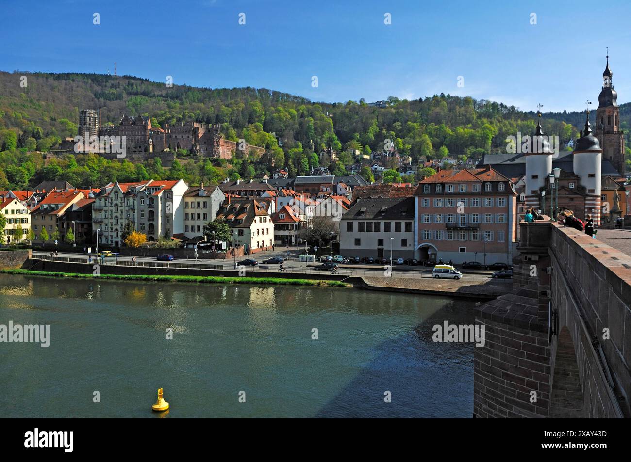 Vista dal Ponte Vecchio alla città Vecchia di Heidelberg, Heidelberg, Baden-Wuerttemberg, Germania Foto Stock