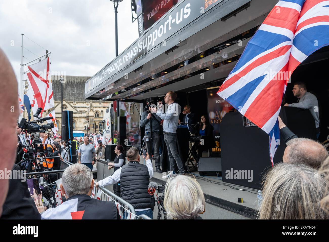 WESTMINSTER INGHILTERRA - 1 giugno 2024: Laurence Fox parla a marzo per l'Inghilterra e contro il raduno di polizia a due livelli Foto Stock