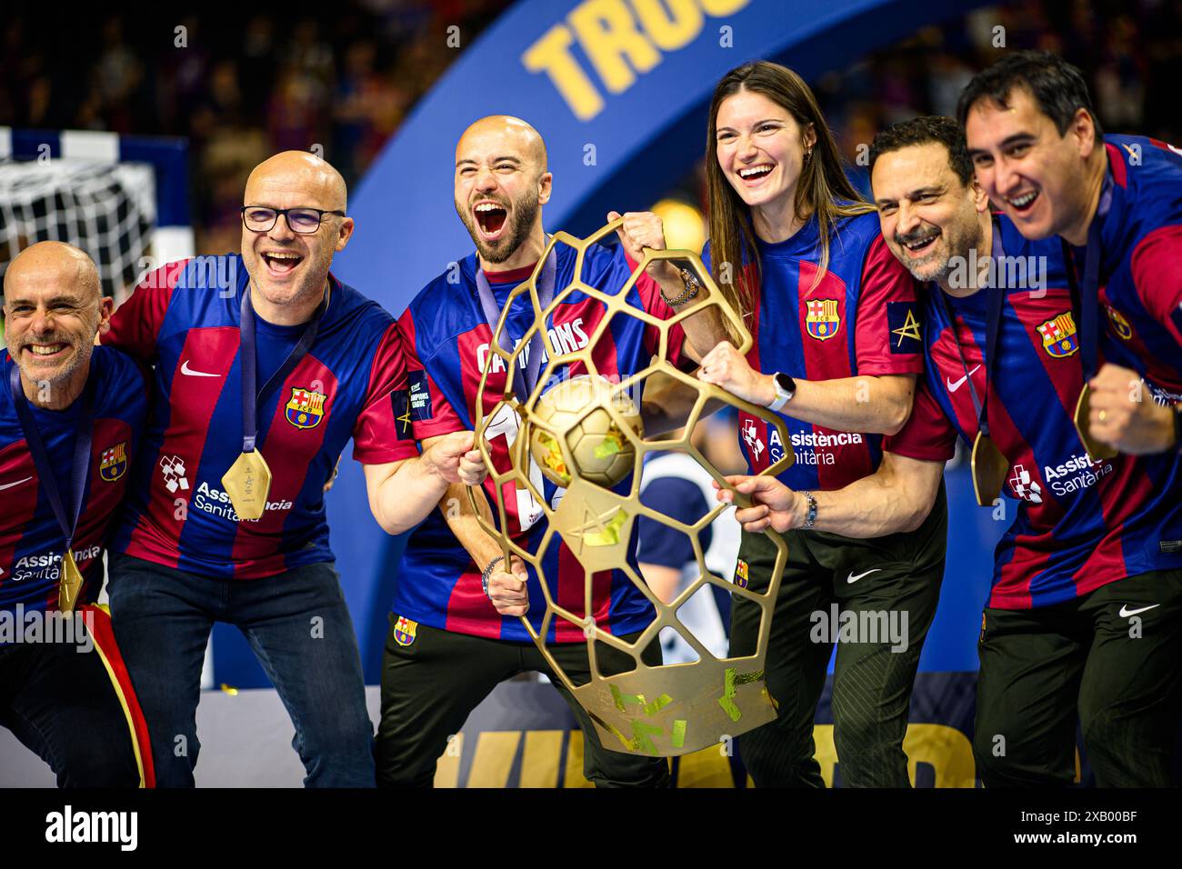 COLONIA, GERMANIA - 9 GIUGNO 2024: La finale di TruckScout24 EHF FINAL4 Aalborg Handbold vs barca alla Lanxess Arena Foto Stock