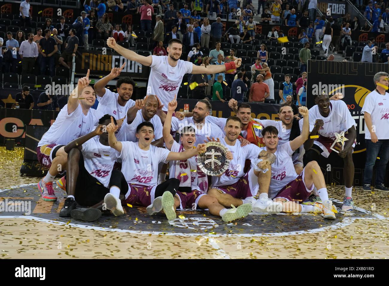 I giocatori del forca Lleida celebrano la vittoria durante la finale del LEB Oro 2024 tra il Movistar Estudiantes e il forca Lleida alla MadridArena il 9 giugno 2024 Foto Stock