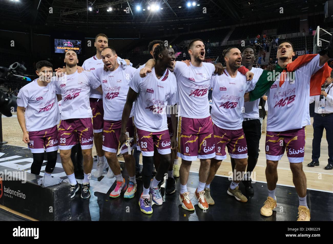 I giocatori del forca Lleida celebrano la vittoria durante la finale del LEB Oro 2024 tra il Movistar Estudiantes e il forca Lleida alla MadridArena il 9 giugno 2024 Foto Stock